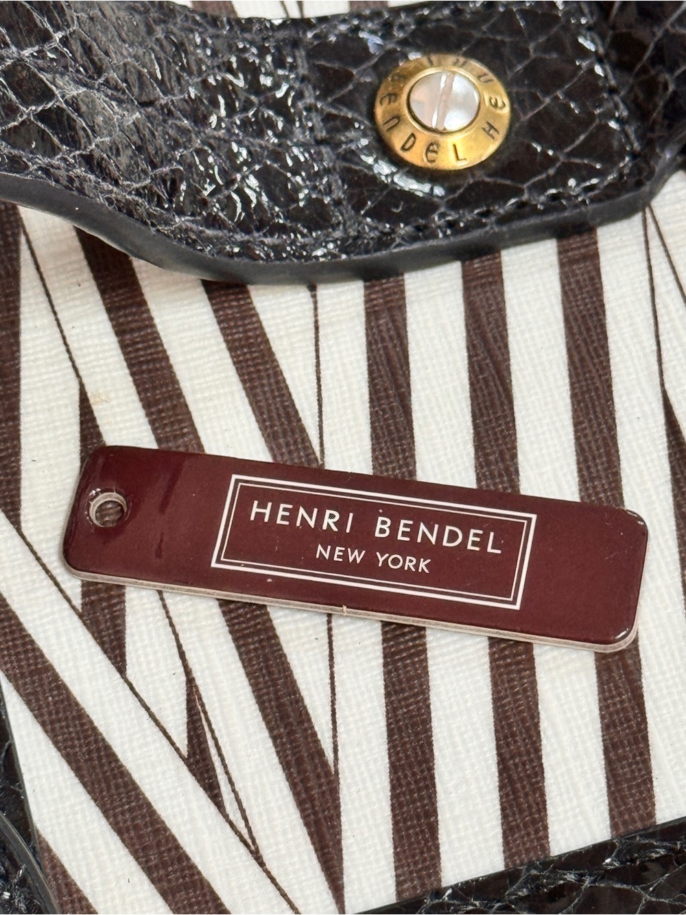 New York Icon Henri Bendel W57th Street Train Case in Disturbed Pattern - Picture 14 of 15